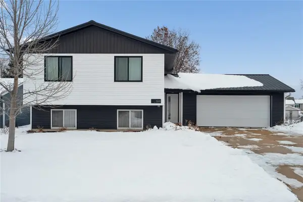 1620 Hillcrest Court, Marion, IA 52302