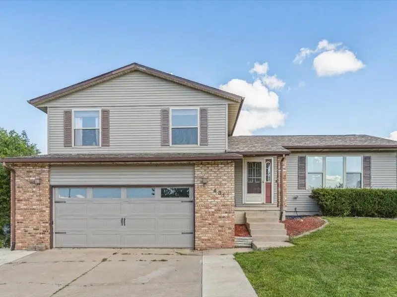 431 Teakwood Lane Ne, Cedar Rapids, IA 52402 - Image #1