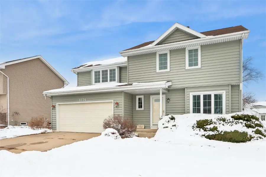 1226 Prairieview Drive Ne, Cedar Rapids, IA 52402 - Image #2
