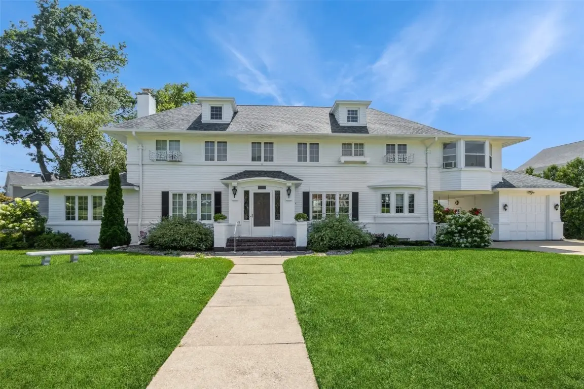 225 Crescent Street Se, Cedar Rapids, IA 52403 - Image #1