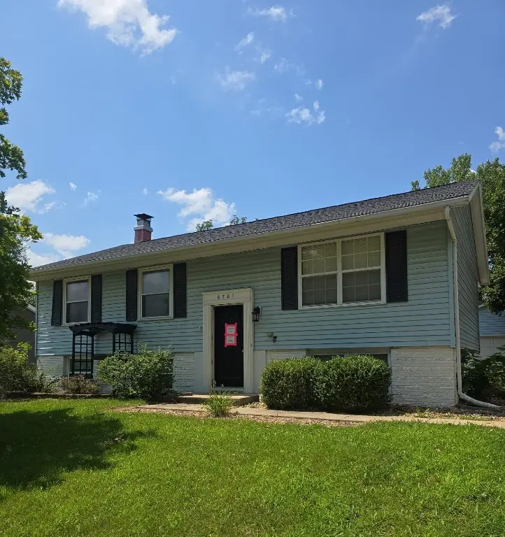 6701 Stonybrook Lane Ne, Cedar Rapids, IA 52402 - Image #1