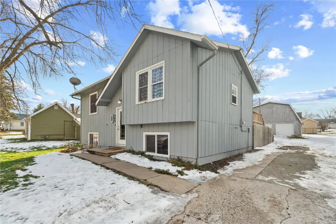 409 Water St, Center Point, IA 52213 - Image #1
