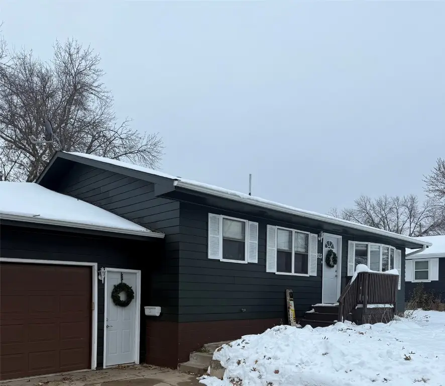 203 Ninth Avenue, Vinton, IA 52349 - Image #2