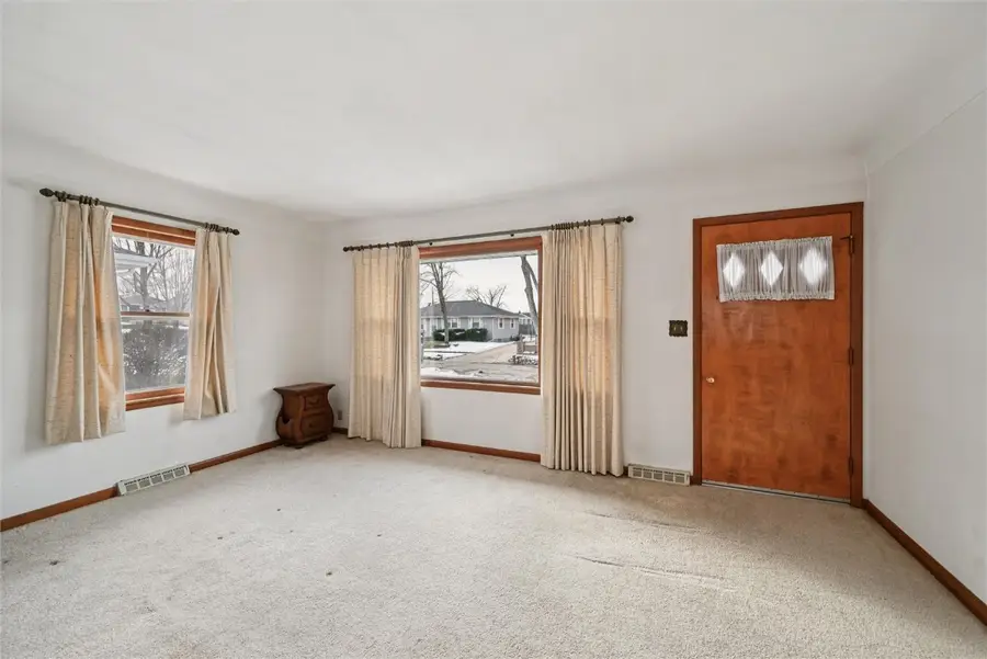 361 31st Street Nw, Cedar Rapids, IA 52405 - #3