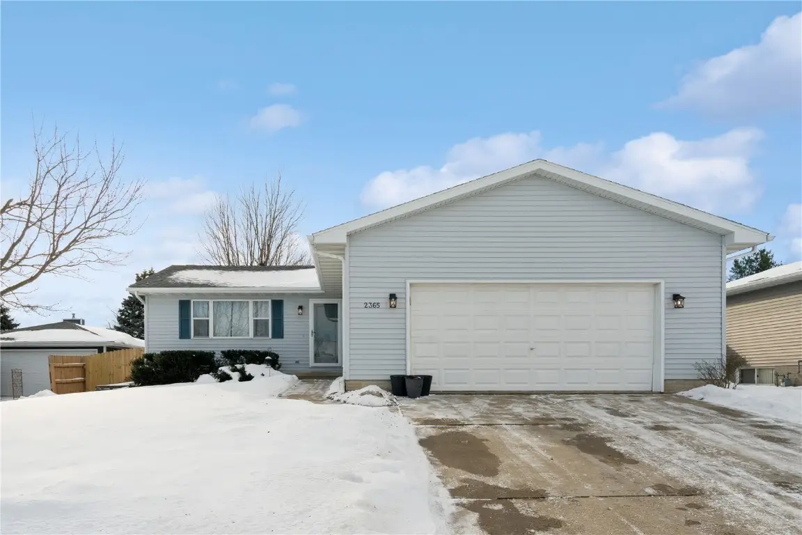2365 Hillview Dr, Marion, IA 52302 - Image #1