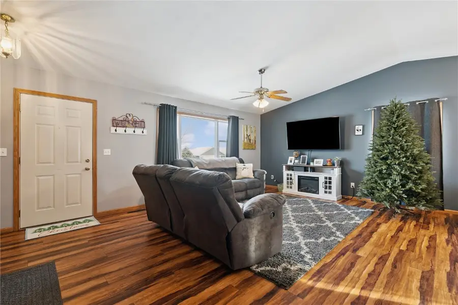 2365 Hillview Dr, Marion, IA 52302 - Image #3