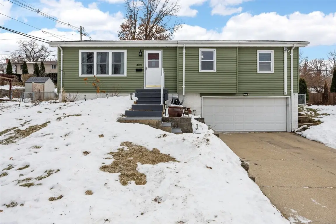 2603 Falcon Drive Ne, Cedar Rapids, IA 52403 - Image #1