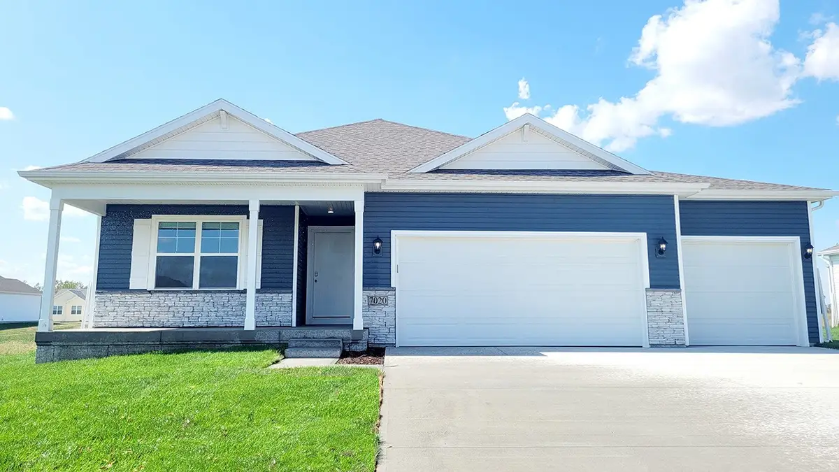 2875 Grassland Court, Hiawatha, IA 52233 - Image #1