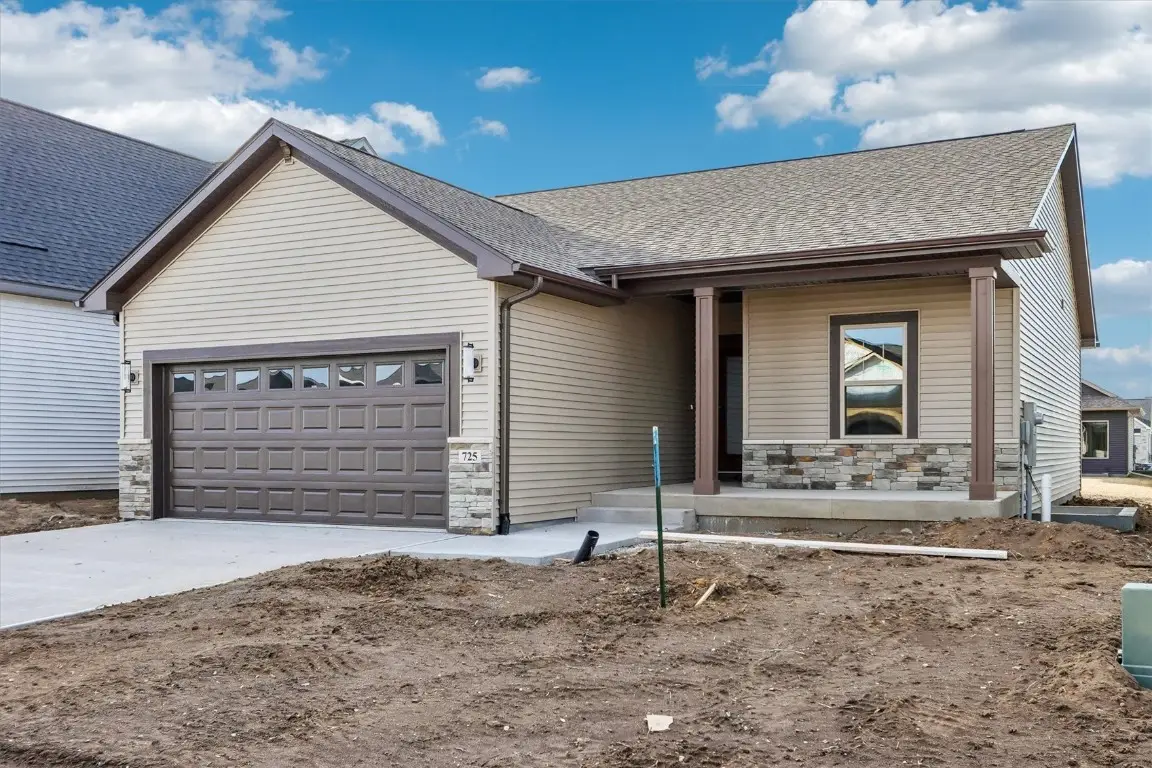 725 Chamberlin Lane, North Liberty, IA 52317 - Image #1