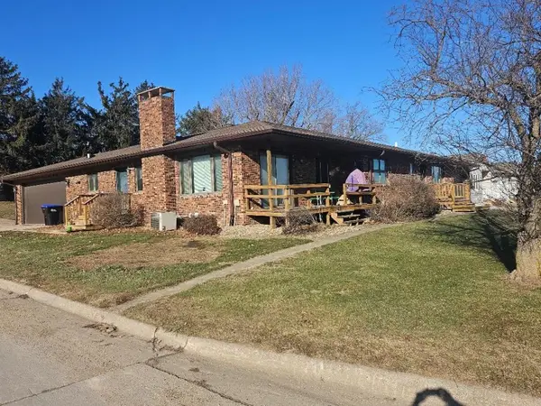 1604 13th Avenue, Belle Plaine, IA 52208