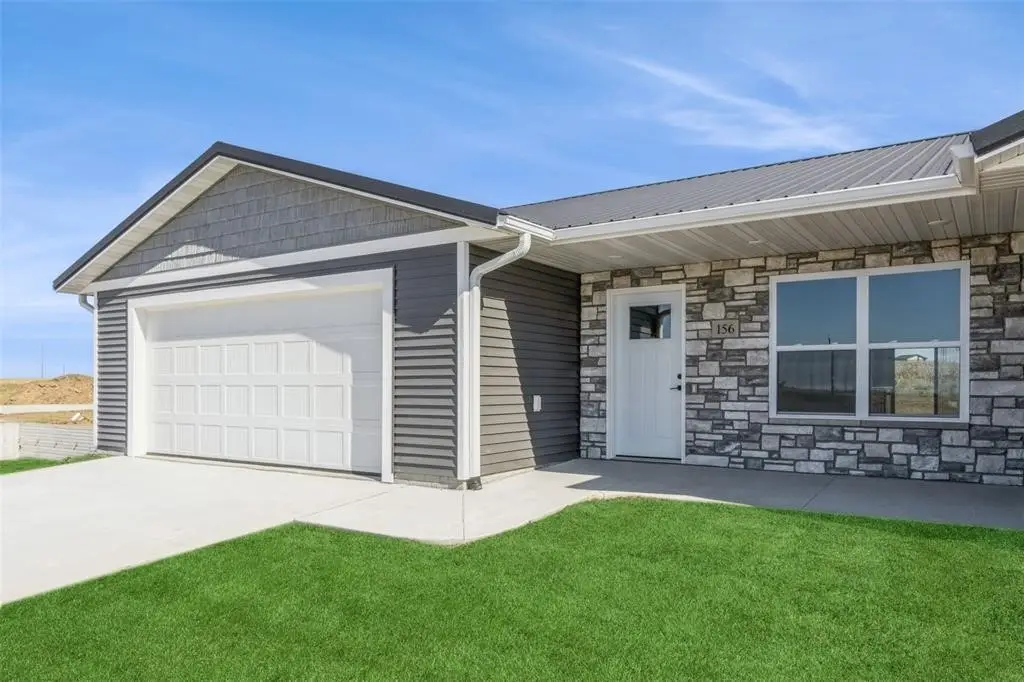 140 Towne Centre Dr, Urbana, IA 52345 - #1