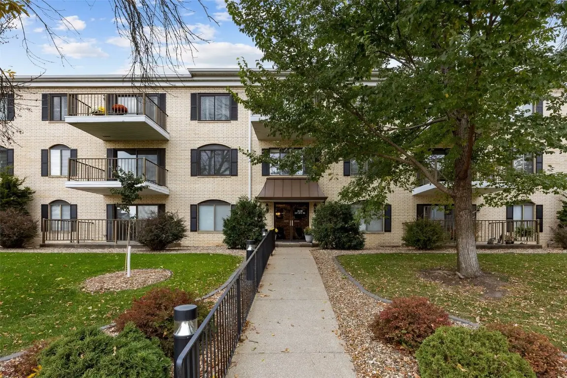 2135 1st Avenue Se #121, Cedar Rapids, IA 52403 - Image #1
