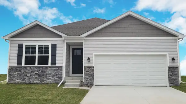725 E Goldfinch Drive, Tiffin, IA 52340