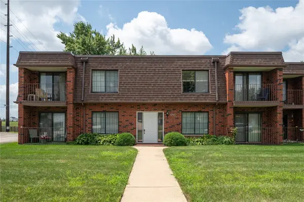 5703 Golden Court Ne #34, Cedar Rapids, IA 52402