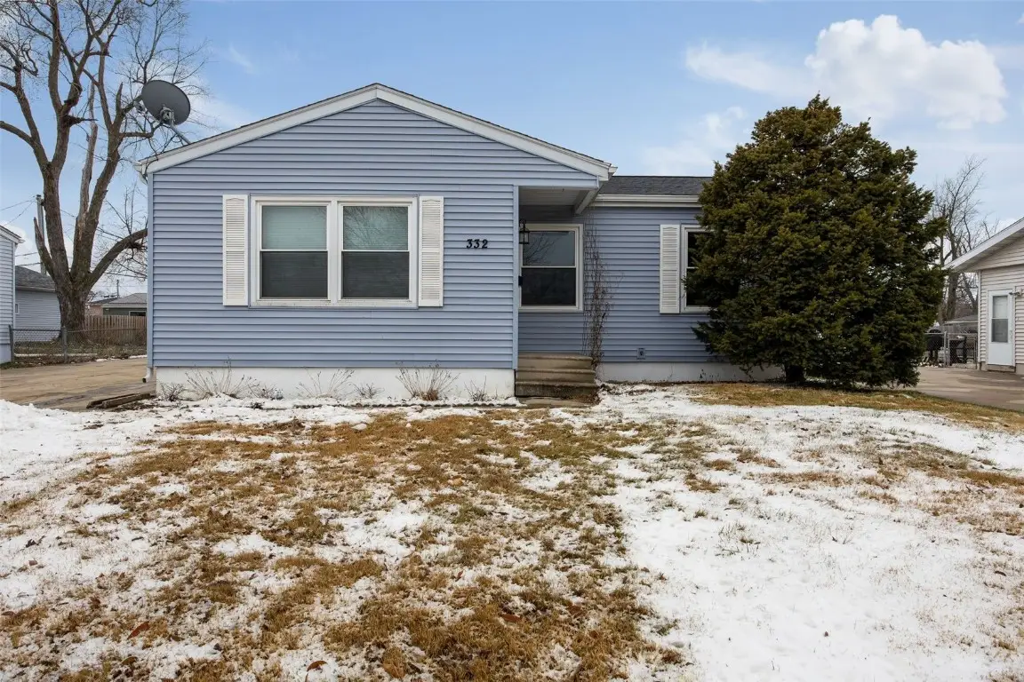 332 Carter Street Nw, Cedar Rapids, IA 52405 - Image #1