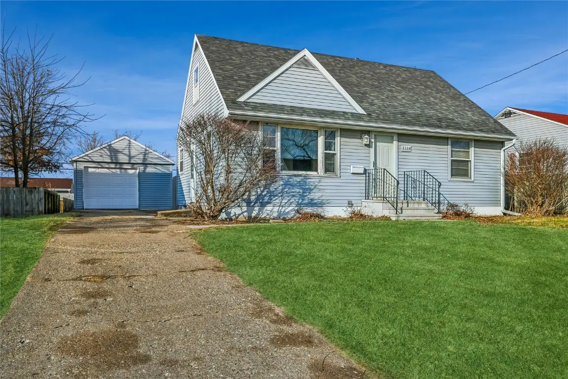 2324 Deborah Drive Sw, Cedar Rapids, IA 52404 - Image #1
