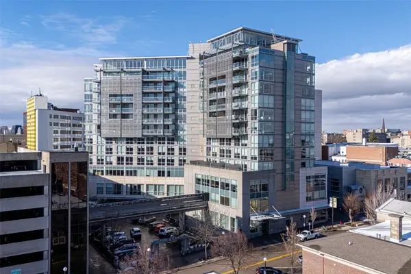 221 E College Street #803, Iowa City, IA 52240