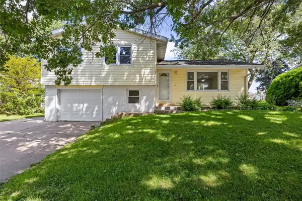 108 Parkview Court, Tipton, IA 52772