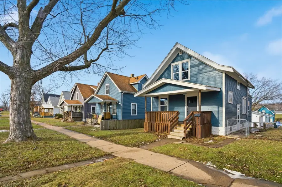 1338 Hinkley Avenue Nw, Cedar Rapids, IA 52405 - Image #2