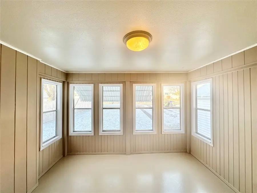 3018 E Avenue Ne, Cedar Rapids, IA 52402 - Image #2