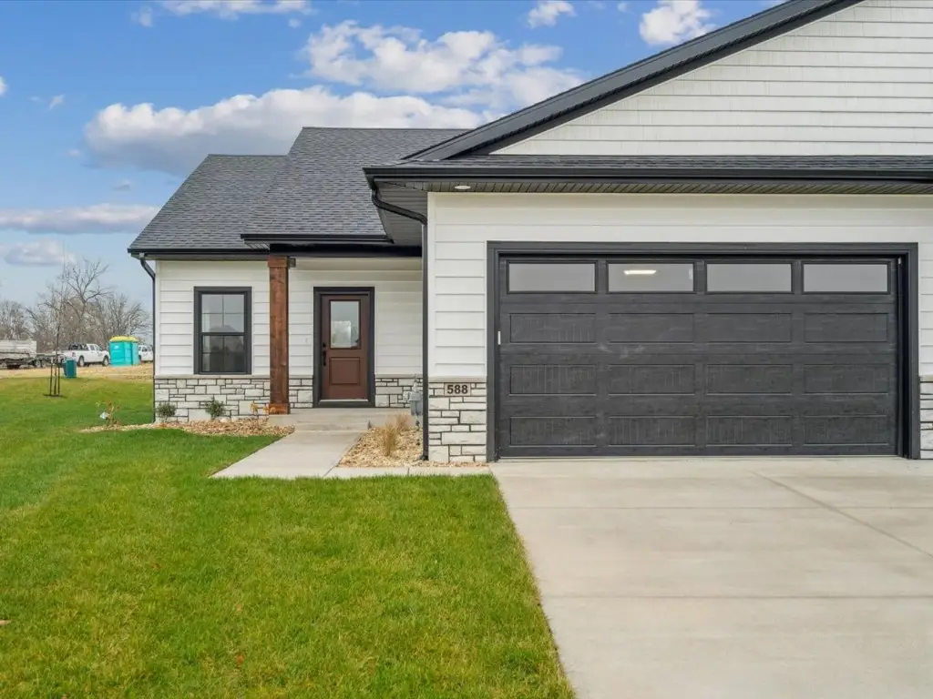 588 Maclan Circle, Iowa City, IA 52246 - Image #1