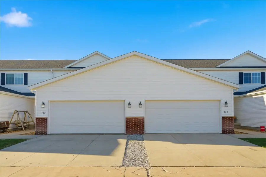 107 Woodstone Lane Sw, Cedar Rapids, IA 52404 - Image #2