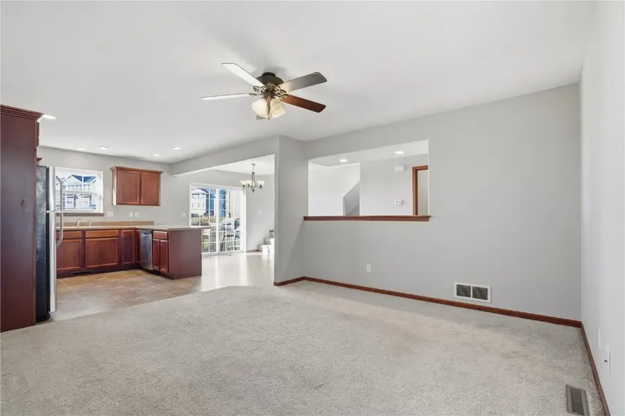 107 Woodstone Lane Sw, Cedar Rapids, IA 52404 - Image #3