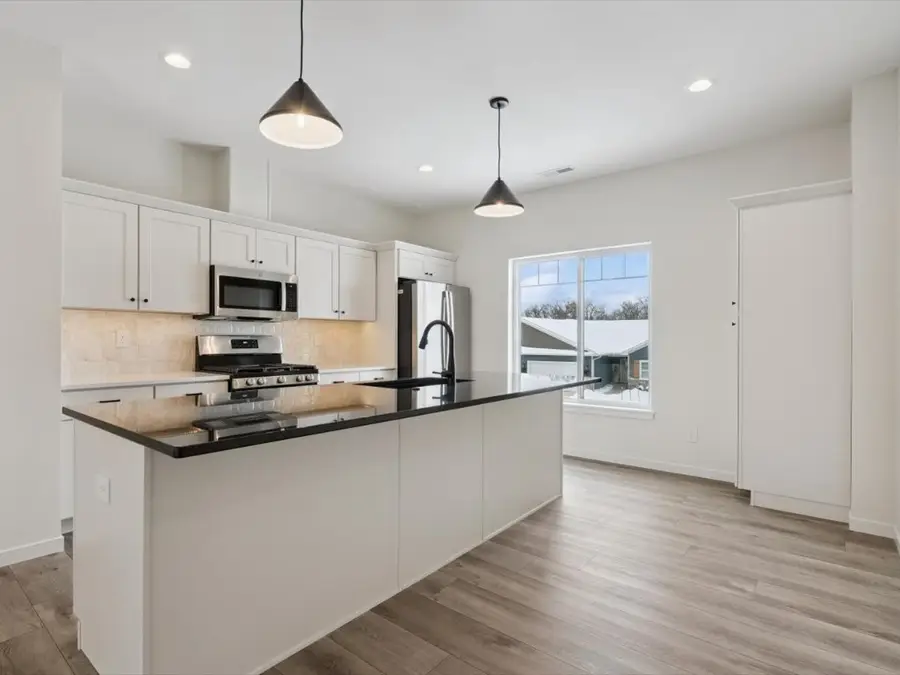 944 Dubs Drive, Iowa City, IA 52246 - Image #2