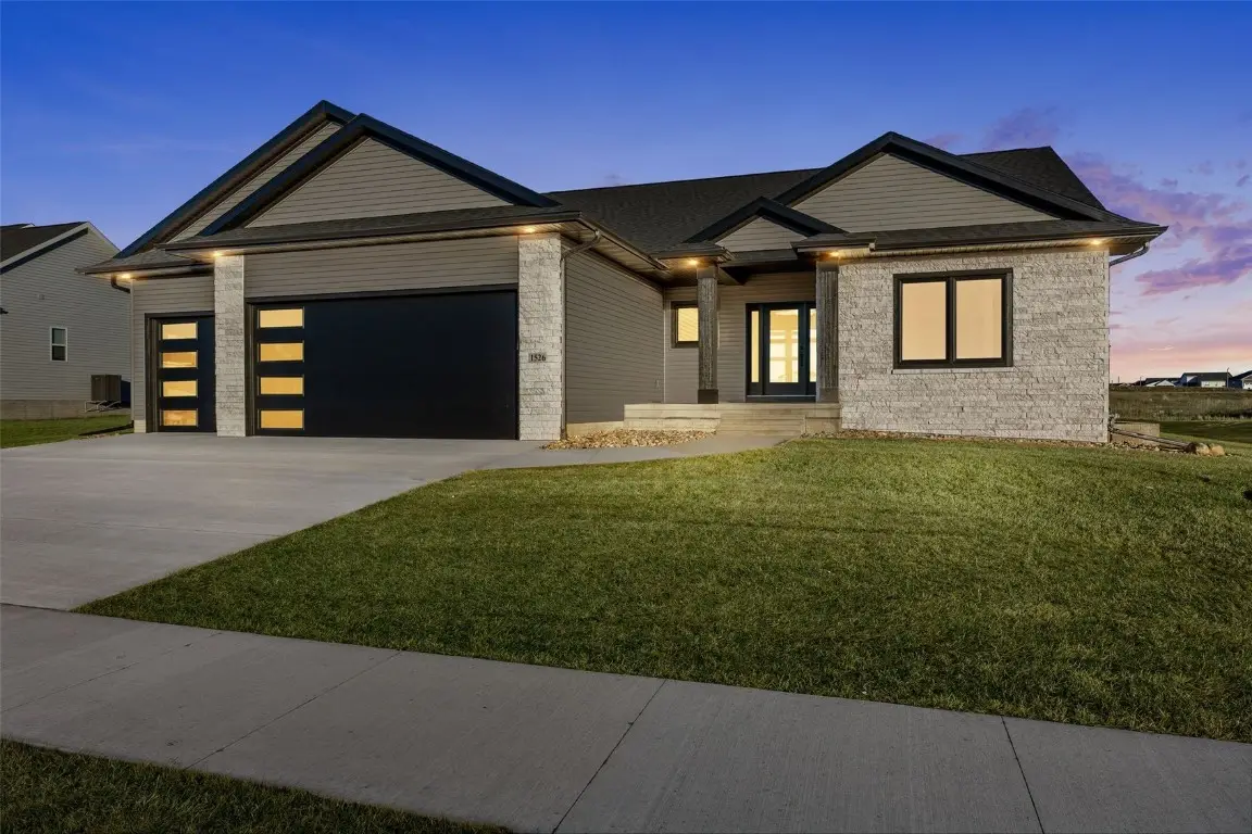 1526 Heartland Street, Fairfax, IA 52228 - Image #1