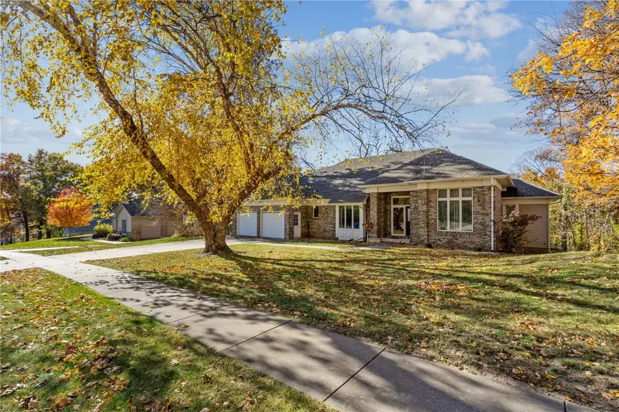 1919 SE Oak Knolls Court, Cedar Rapids, IA 52403 - Image #2