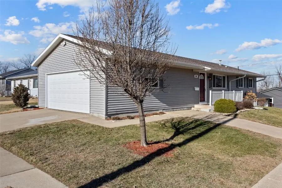 990 S 5th St, Marion, IA 52302 - Image #2