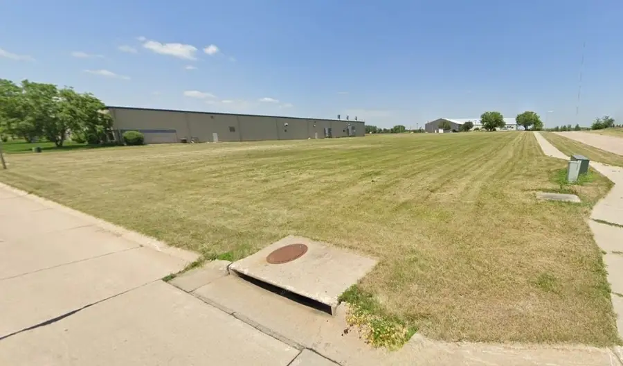 Progress Drive, Hiawatha, IA 52233 - Image #2