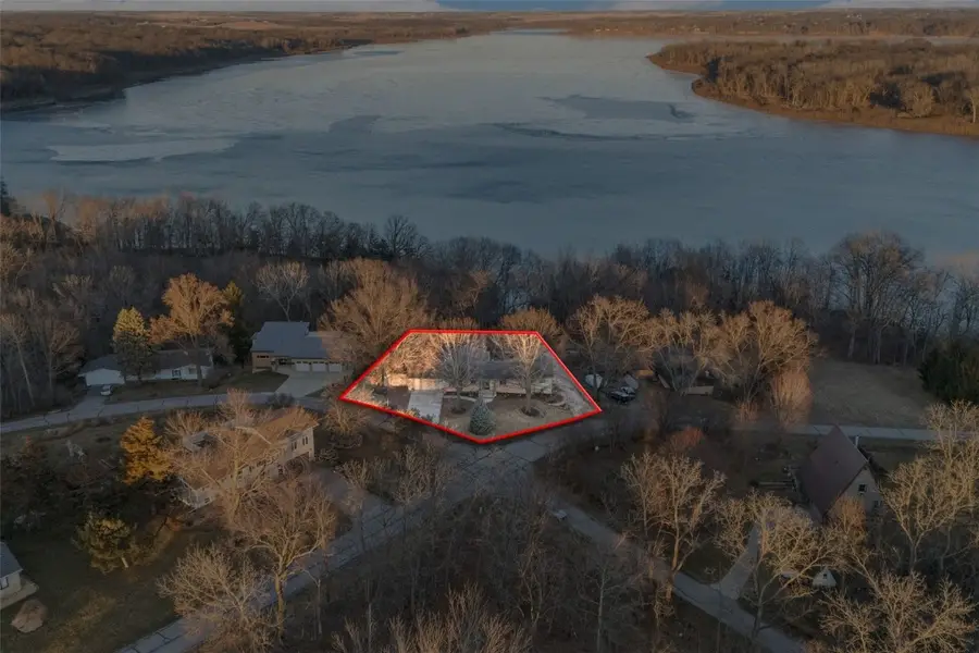 1896 Sunset Drive Ne, Solon, IA 52333 - #3