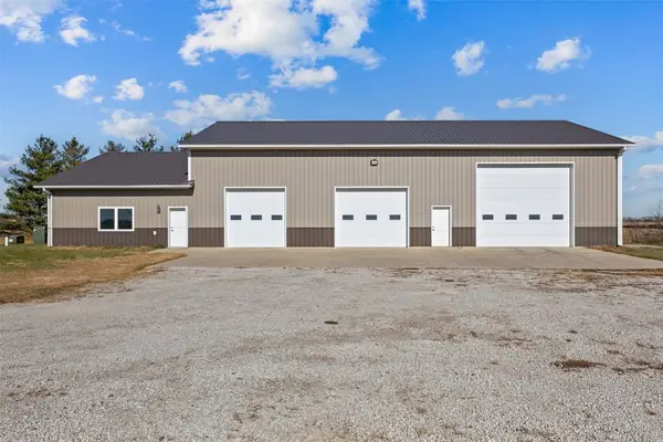 1058 Y Avenue, Norway, IA 52318