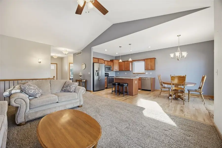 906 Dorchester Place Ne, Cedar Rapids, IA 52402 - Image #3