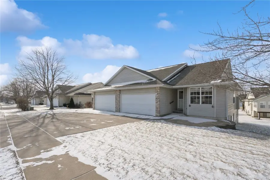3808 Water Point Court Sw, Cedar Rapids, IA 52404 - Image #2