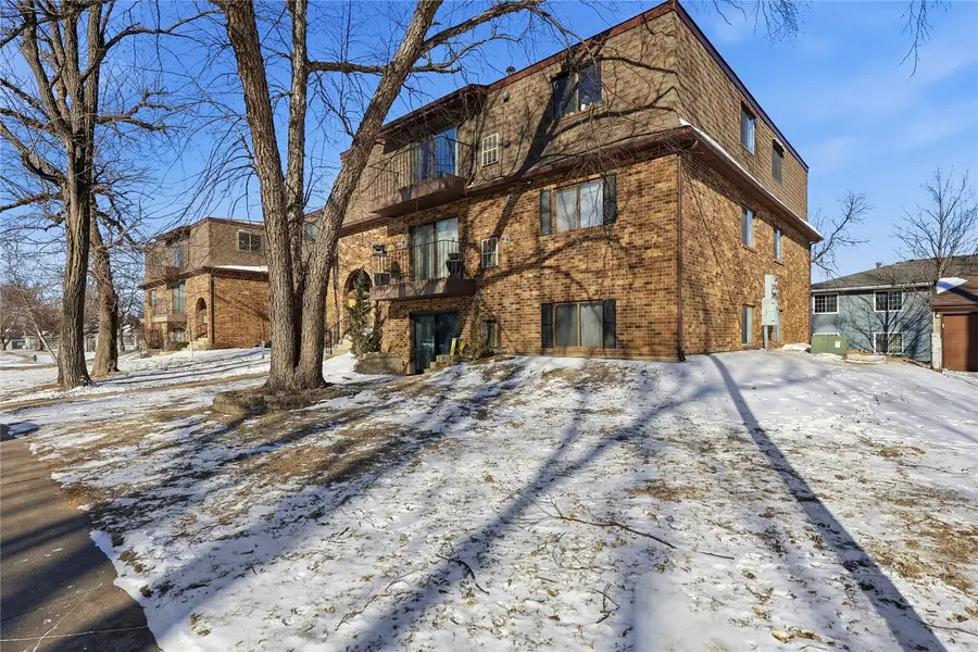 1015 Woodland Heights Court Se #11, Cedar Rapids, IA 52403 - #2