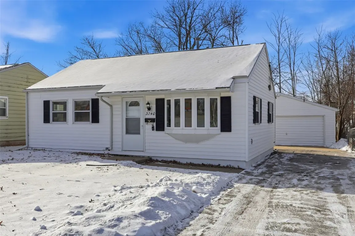 3740 F Avenue Ne, Cedar Rapids, IA 52402 - Image #1