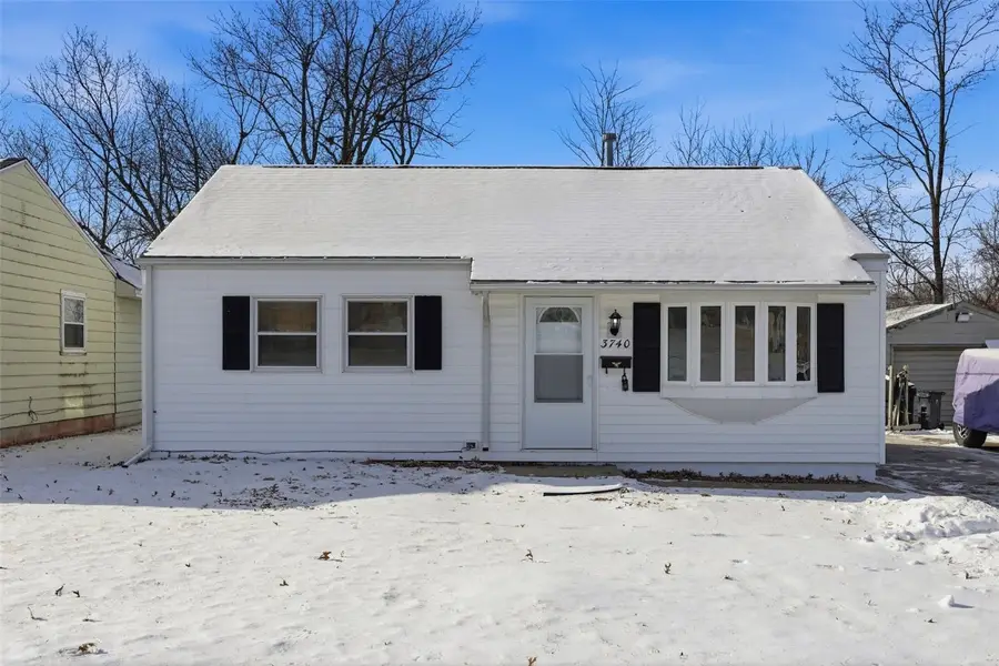 3740 F Avenue Ne, Cedar Rapids, IA 52402 - Image #2