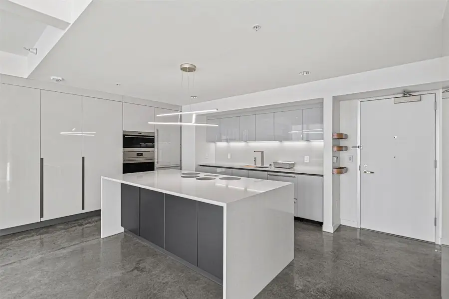 221 E College Street #903, Iowa City, IA 52240 - Image #3