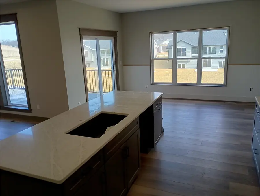 630 17th Avenue Sw, Mount Vernon, IA 52314 - #3