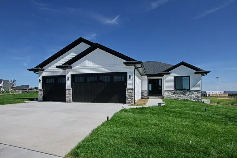 804 Windam Drive, Solon, IA 52333 - Image #1