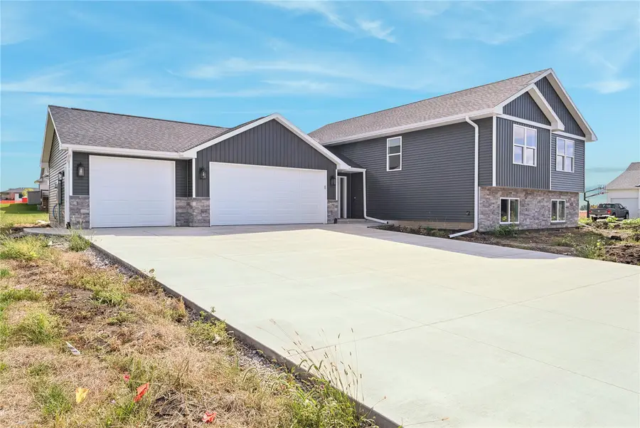 1382 Foxtail Drive, Fairfax, IA 52228 - #2