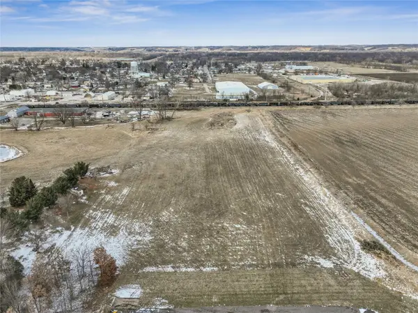 2219 Hwy 6 Trail, Marengo, IA 52301