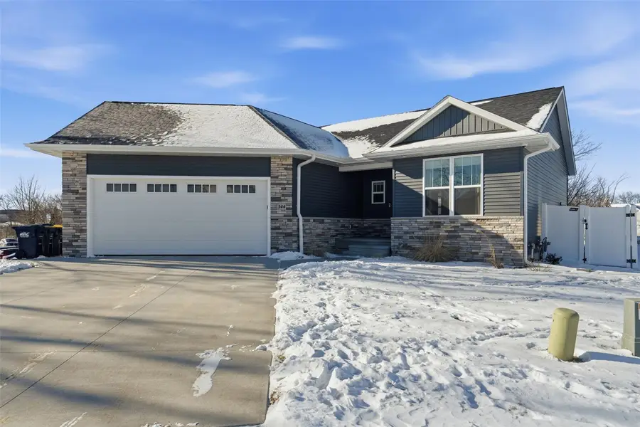 344 Worthington Court, Hiawatha, IA 52233 - Image #2