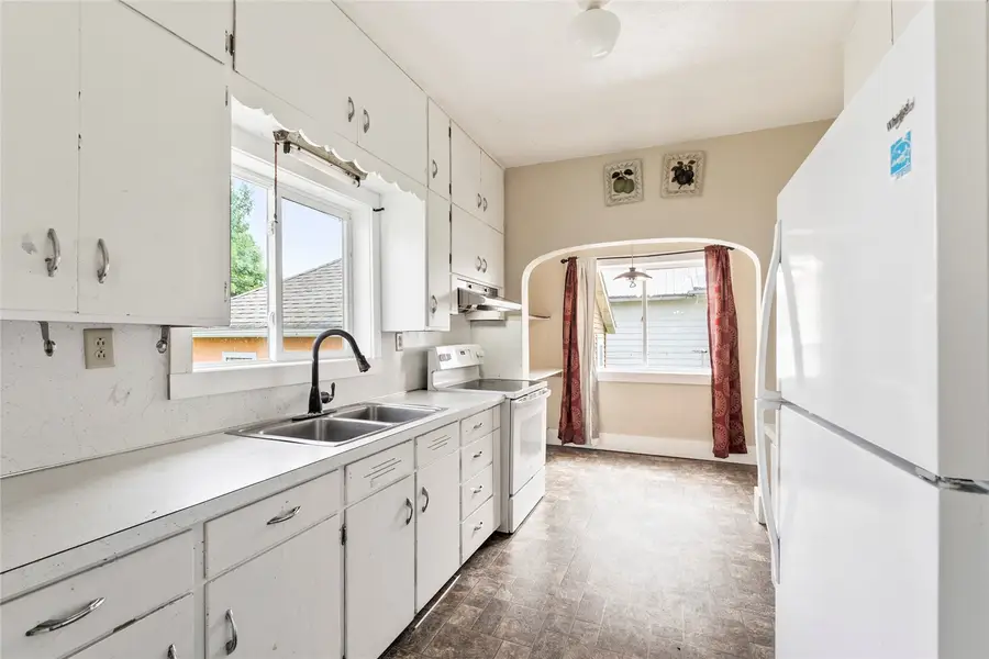 958 S Iowa Avenue, Washington, IA 52353 - Image #2