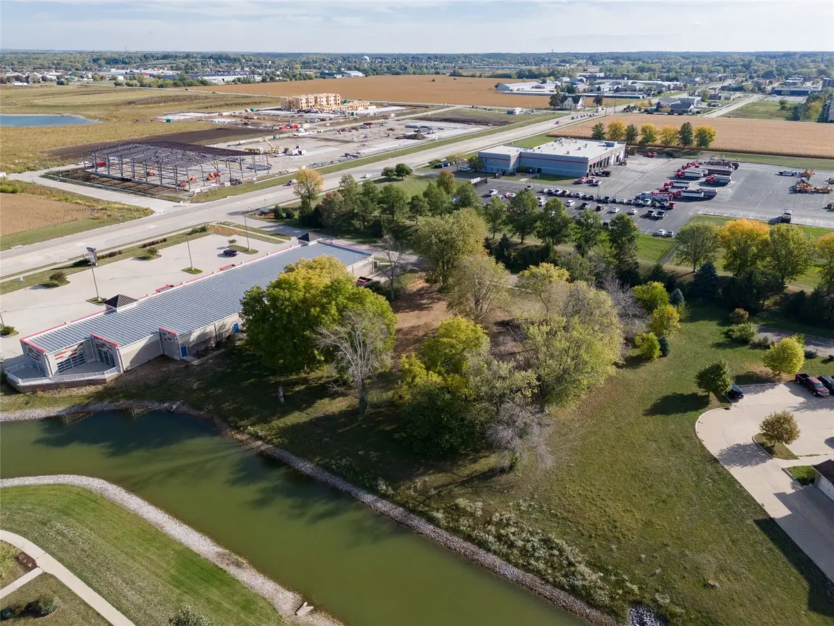 555 Country Ln, North Liberty, IA 52317 - Image #1