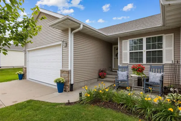 1600 Hunters Creek Way, Marion, IA 52302