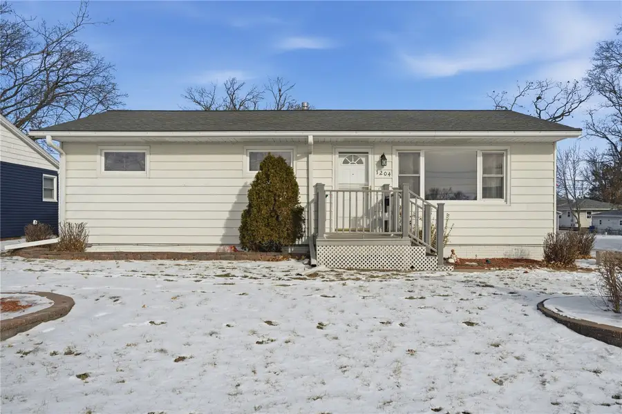 1204 Bowler St, Hiawatha, IA 52233 - Image #2