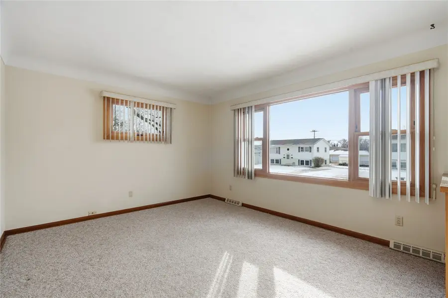 1204 Bowler St, Hiawatha, IA 52233 - Image #3